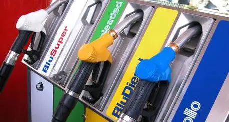 I sindacati: le aziende del Trentino eroghino il bonus carburante