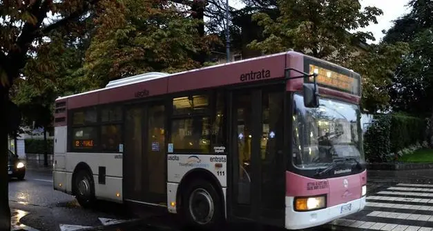 Autobus, a Rovereto saltano 10-15 corse al giorno. Il sindacato attacca: “Trasporto pubblico di serie B”