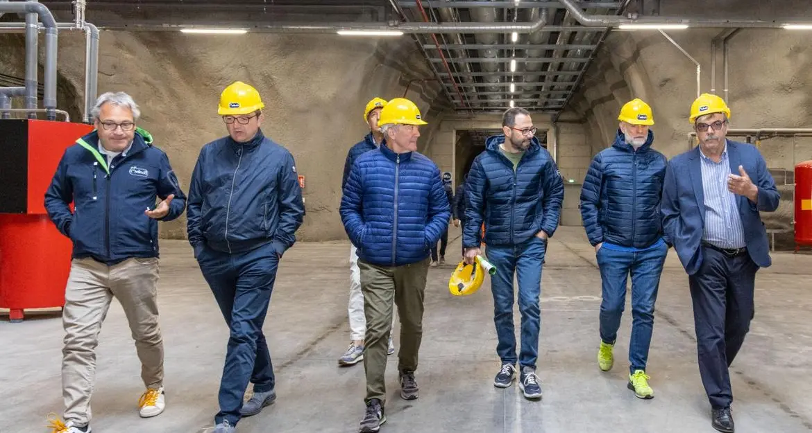 Il ministro Patuanelli nelle celle ipogee nonese: «Si può fare impresa in maniera innovativa in agricoltura»