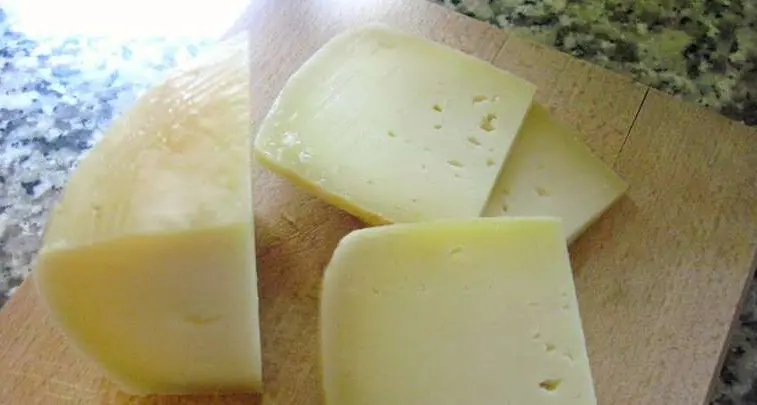 Formaggi a latte crudo, firmato il protocollo: controlli rafforzati e etichettatura dei prodotti