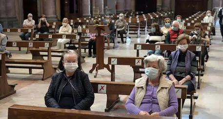Covid, la Diocesi di Trento sceglie la prudenza e conferma la mascherina a messa