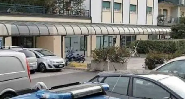 Bar Terrazza al Tridente, nuova ordinanza dopo gli esposti dei residenti: chiusura anticipata alle 22
