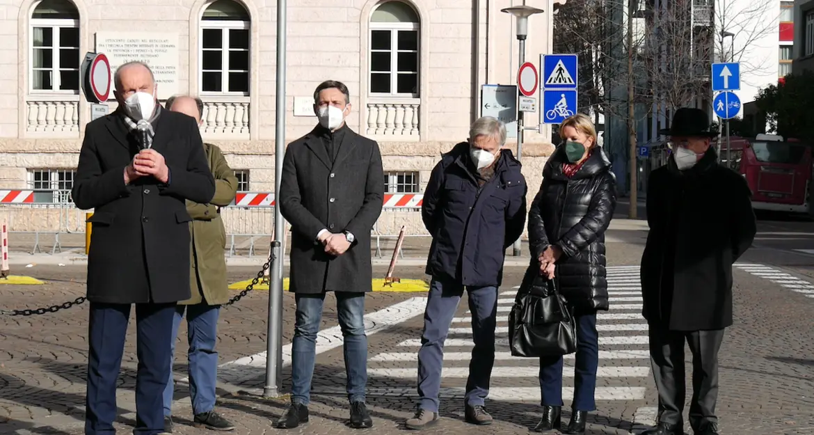 Minacce no vax: c’è la raccolta firme per dire no alla violenza
