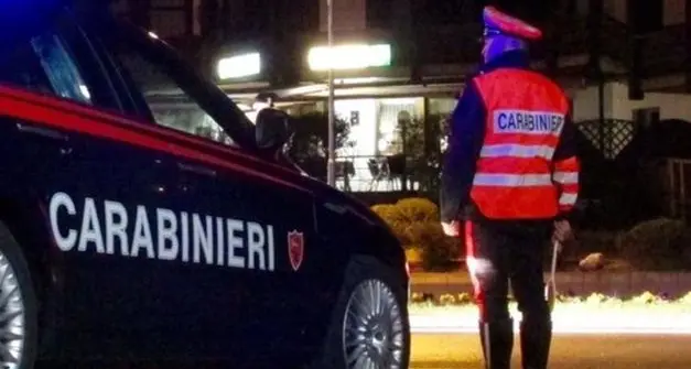 Trento, raid vandalico nella notte in Bolghera: infranti i vetri di una ventina di auto. Caccia ai responsabili