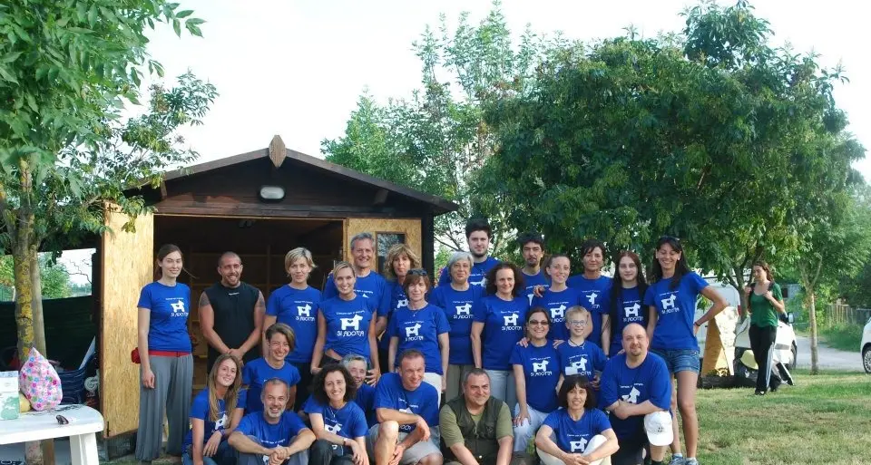 “Compagni di strada”, l’associazione che trova una casa ai cani randagi