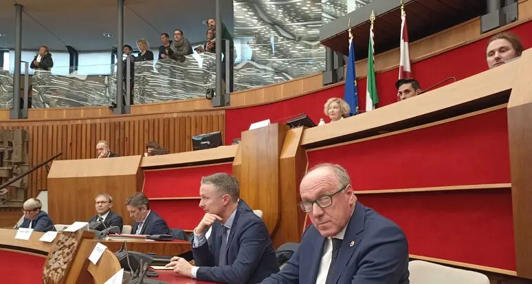 Aria di crisi in Consiglio provinciale, non ci sono le condizioni per eleggere il presidente. Tonina: \"Mi impegno per la prossima seduta\"
