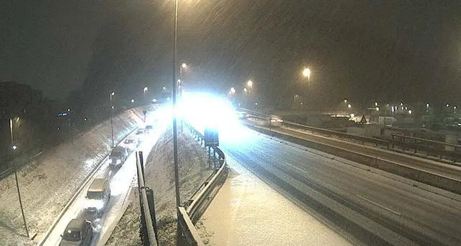 Neve, incidenti e auto bloccate sulle strade del Trentino. Ora il pericolo è gelo