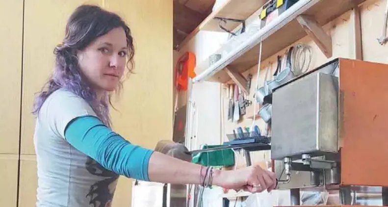 Di professione smaltatrice, Elisa Donazzolo sogna un laboratorio mobile