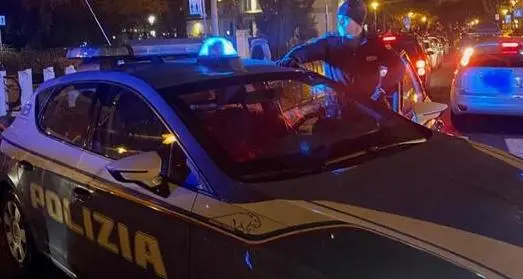 Litigio in Santa Maria Maggiore finisce a coltellate: fermato un uomo in Piazza Duomo