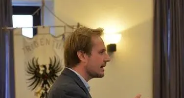 Trento, consiglio comunale sospeso: Merler arriva in consiglio senza voce e il presidente Piccoli manda tutti a casa