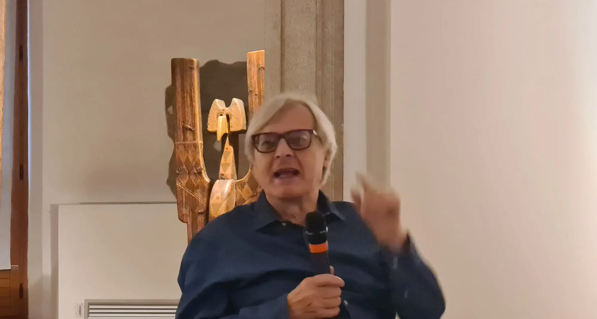 A Trento Sgarbi presenta la mostra sugli animali di Mario Rigoni Stern e annuncia: “Il prossimo anno arriva il mito Banski”