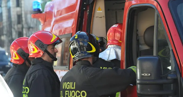 A fuoco il presepe nella chiesa di Brentonico, nessun ferito