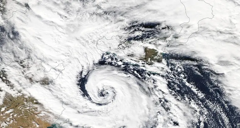 Meteorologia, obiettivo allerte rapide: il contrasto a cicloni e siccità