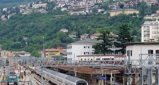 Trento, trecento firme per ridiscutere l’interramento ferroviario e “salvare” le case
