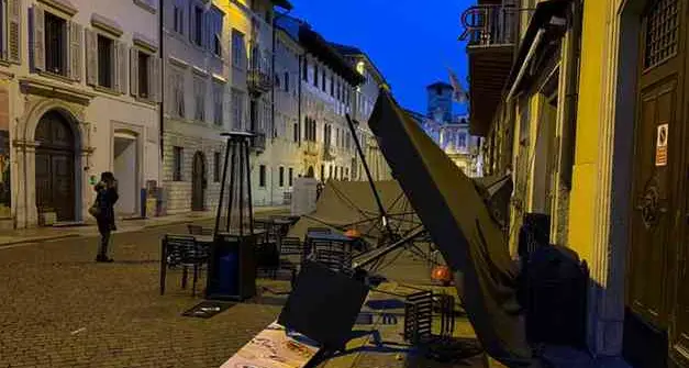 Trentino spazzato dalle raffiche di vento