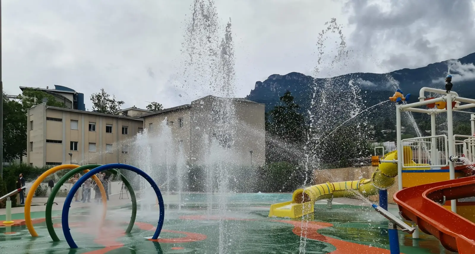 Inaugurate a Trento le nuove attrazioni del lido della città: scivoli, spray park e vasca con le onde