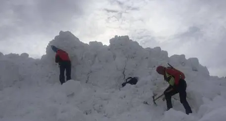 Slavina sul Lagorai, scialpinista salvato dal compagno