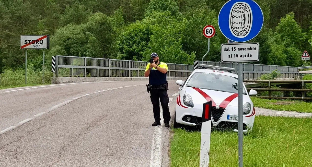 A 108 chilometri l’ora in centro abitato: sanzionato motociclista