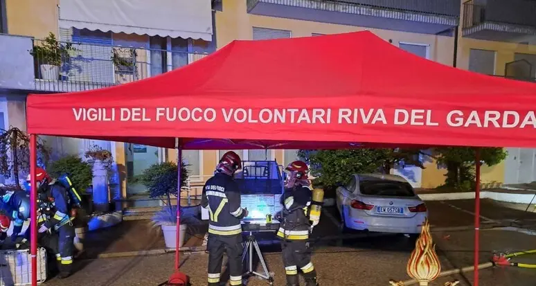 Incendio in un albergo chiuso a Torbole, nessun ferito