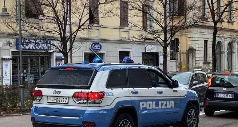 Trento, 8 espulsioni e 5 denunce in piazza Portela: recuperate anche due e-bike