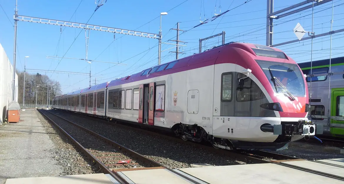 Valsugana, stop ai treni per un mese tra Borgo e Bassano: bus sostitutivi