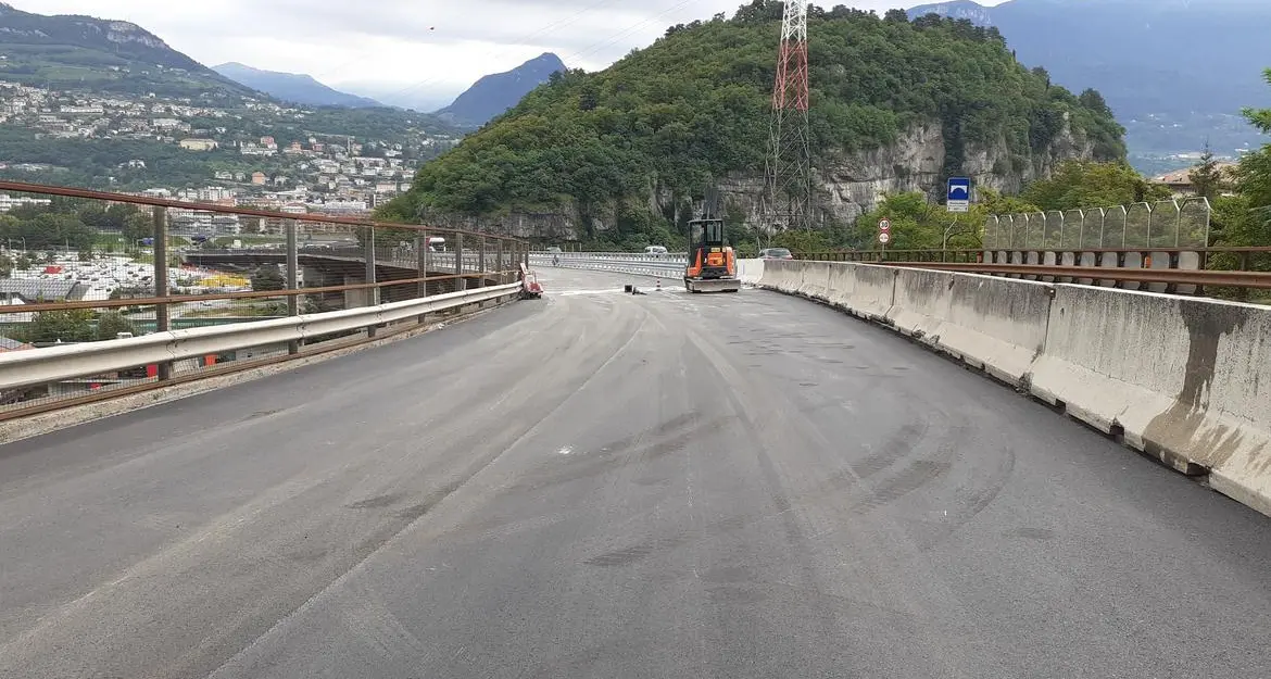 Trento, lavori sul viadotto di Montevideo: corsie “riorganizzate” dal 24 maggio