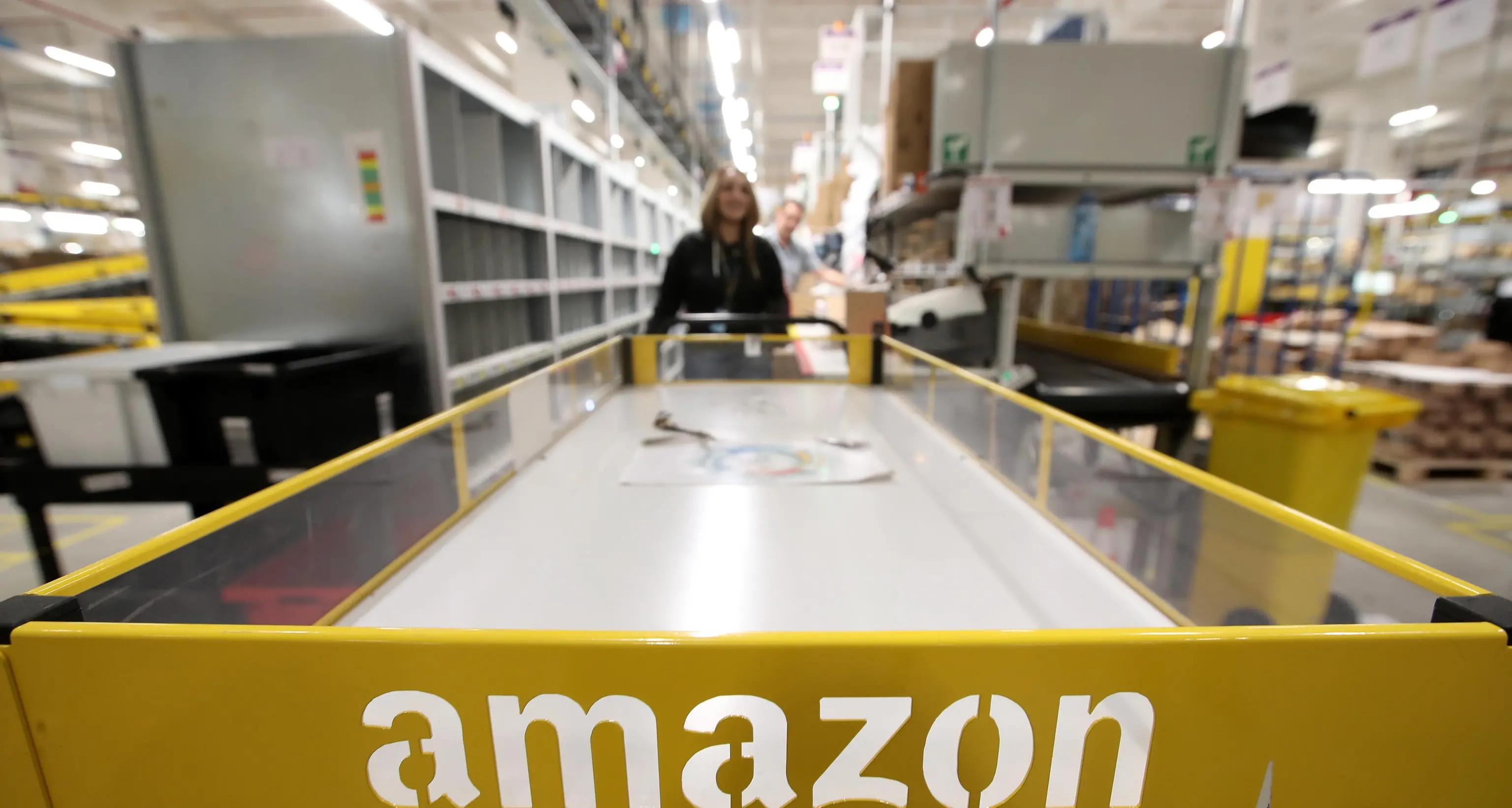 Amazon cronometra i dipendenti in bagno: «Una lavoratrice è stata sospesa»