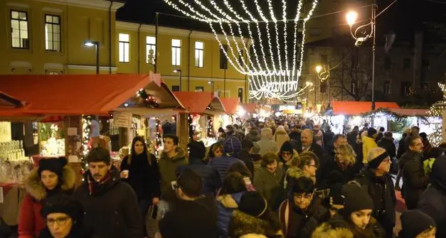 Rovereto, il mercato trasloca per far posto alle casette del Natale