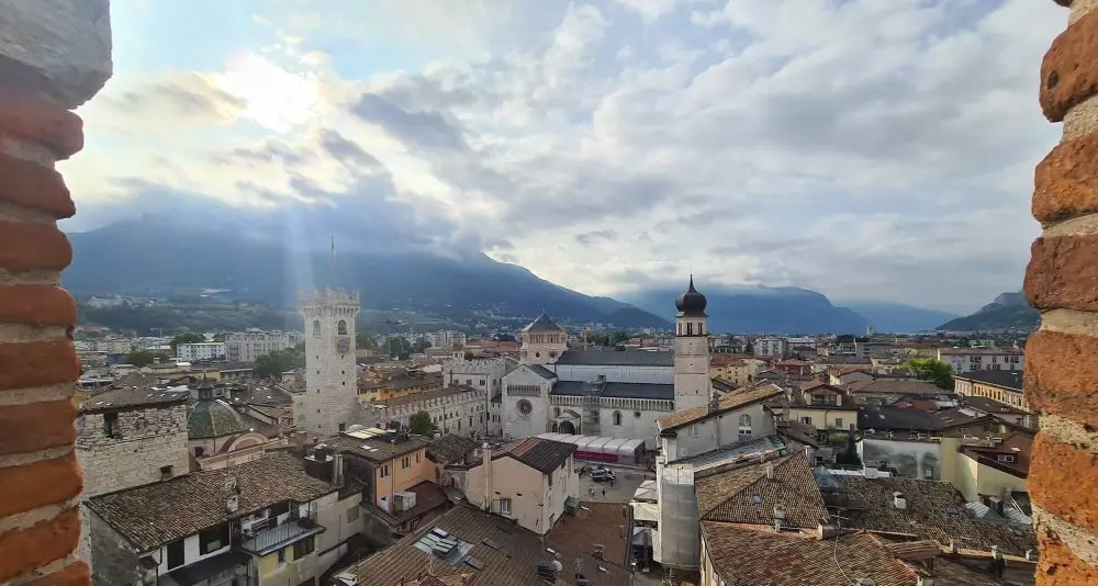 Le torri cittadine fanno il tutto esaurito: la magia della città dall’alto