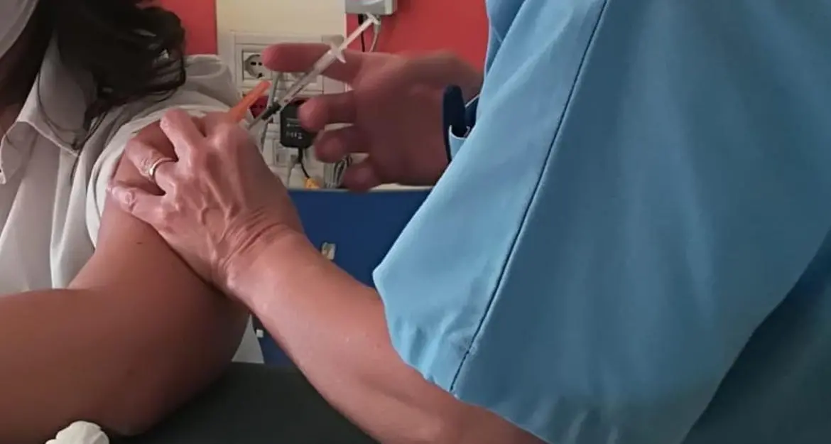 Nei centri dell'Apss venerdì 8 novembre pomeriggio dedicato alla vaccinazione. Si prenota senza impegnativa