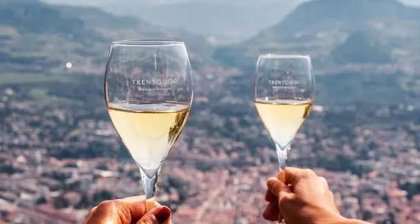 Vino, le bollicine salvano il mercato italiano e l'export