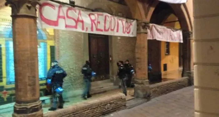 Sgombero a Bologna: tra gli occupanti un 21enne trentino privo di un posto dove dormire