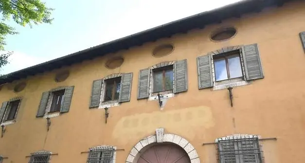 L’ex Questura che cade a pezzi, bruttura nel cuore di Trento
