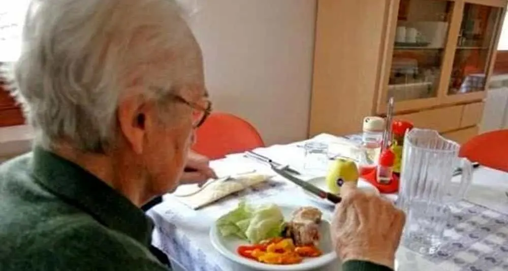 Trento, le Acli portano il pranzo pasquale agli anziani soli