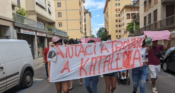 Anche i droni per cercare Kata, si indaga per sequestro. La mamma della piccola in ospedale per aver ingerito candeggina
