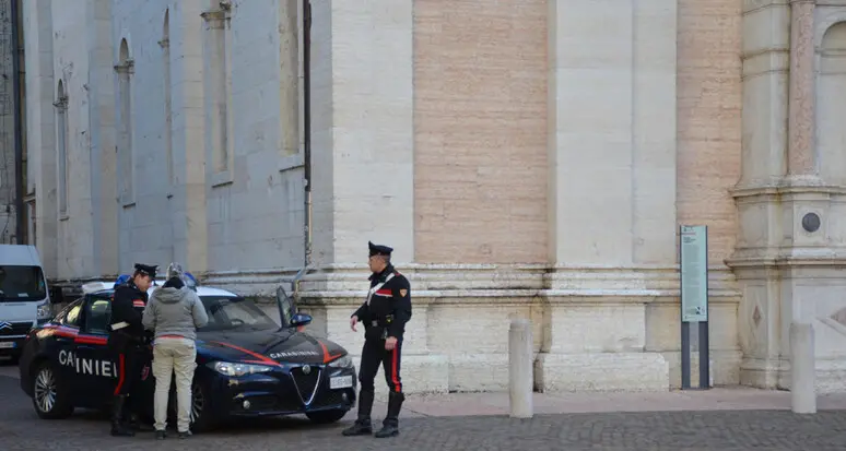 Spaccio e violenza, fermati alla Portela un minorenne con 100 grammi di hashish e un 19enne con un coltello a serramanico