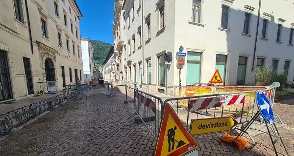 Trento, dai marciapiedi all’asfaltatura: una città in manutenzione
