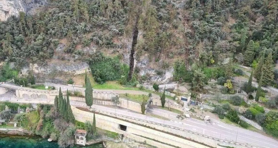 Forti piogge in arrivo, Gardesana occidentale chiusa da oggi a giovedì tra Riva e Limone