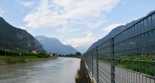 Avio, l’abbassamento delle acque dell’Adige fa riemergere una Fiat Panda