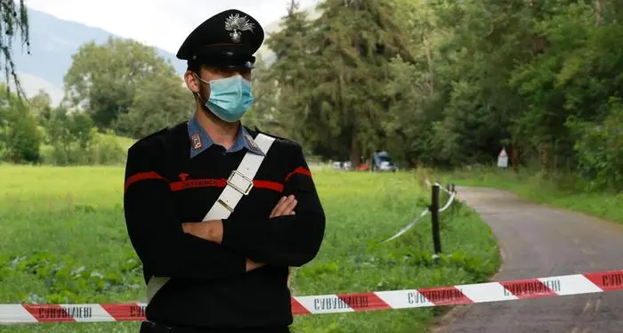 Cadavere di una donna trovato sul greto del torrente