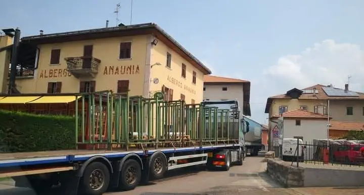 In Val di Non strada inadeguata per i mezzi pesanti, scatta l’appello: «Serve una circonvallazione»