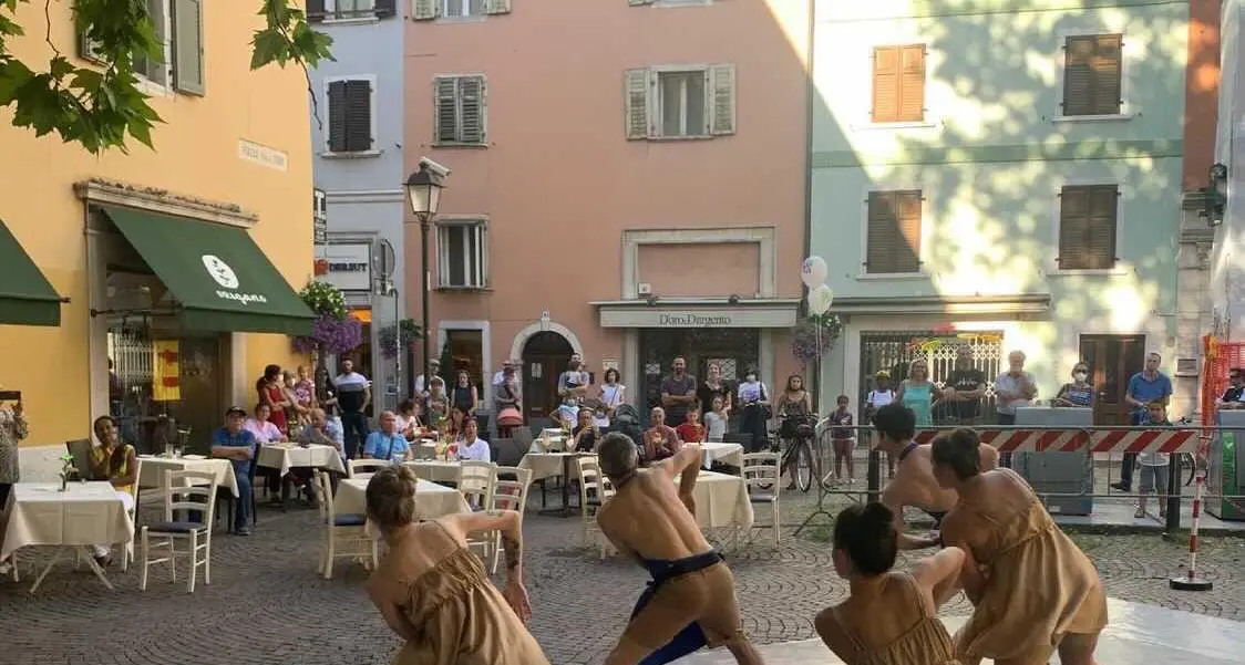 Trento Aperta, partiti gli spettacoli in piazza. E oggi si replica