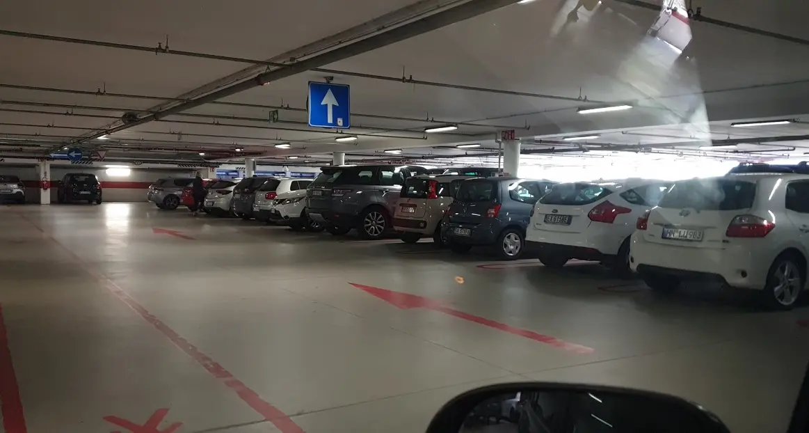 Trento, l’Iperpoli fa il tutto esaurito, il Top e il Bren center sono deserti