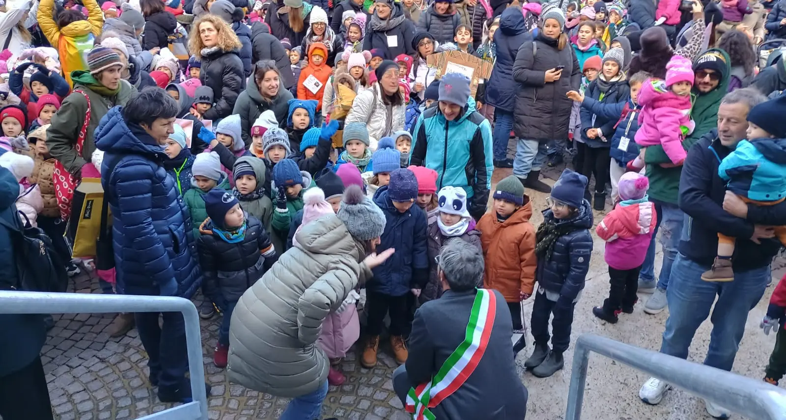 Trento, dai bimbi dei nidi ai ragazzi delle superiori: mille giovani alla marcia della pace