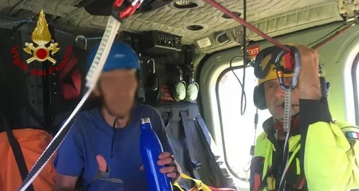 Disperso in montagna, trovato vivo dentro un crepaccio dopo 7 giorni