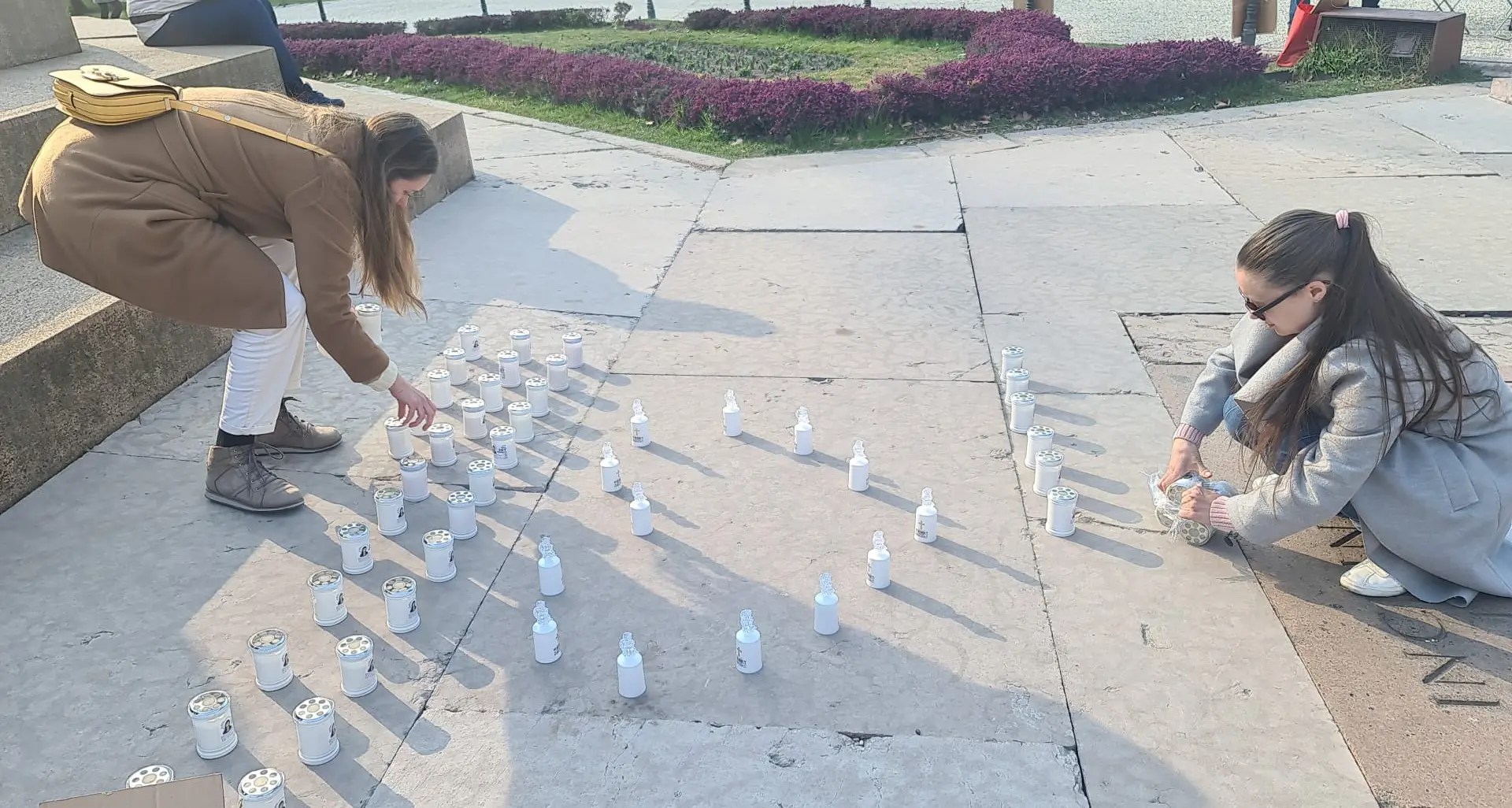 A Trento 115 ceri bianchi in memoria dei bambini ucraini uccisi dalla guerra