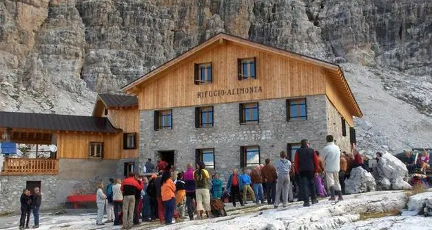 Quasi 2 milioni di euro per rifugi, bivacchi e sentieri in Trentino