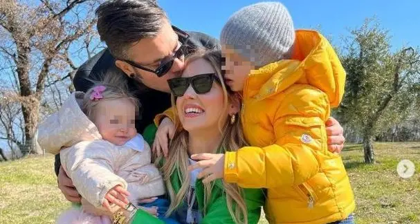 I Ferragnez in festa sul lago di Garda: la sorella di Chiara compie gli anni e riceve l’anello di fidanzamento