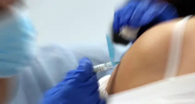 Malata trentina di fibrosi cistica: «Noi super fragili non possiamo aspettare altre tre settimane per la seconda dose»