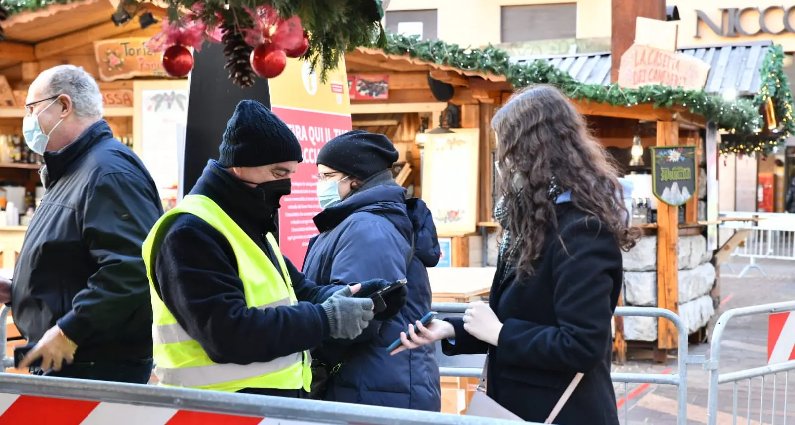 Trentino, domani scatta la zona gialla: mascherine obbligatorie anche all’aperto